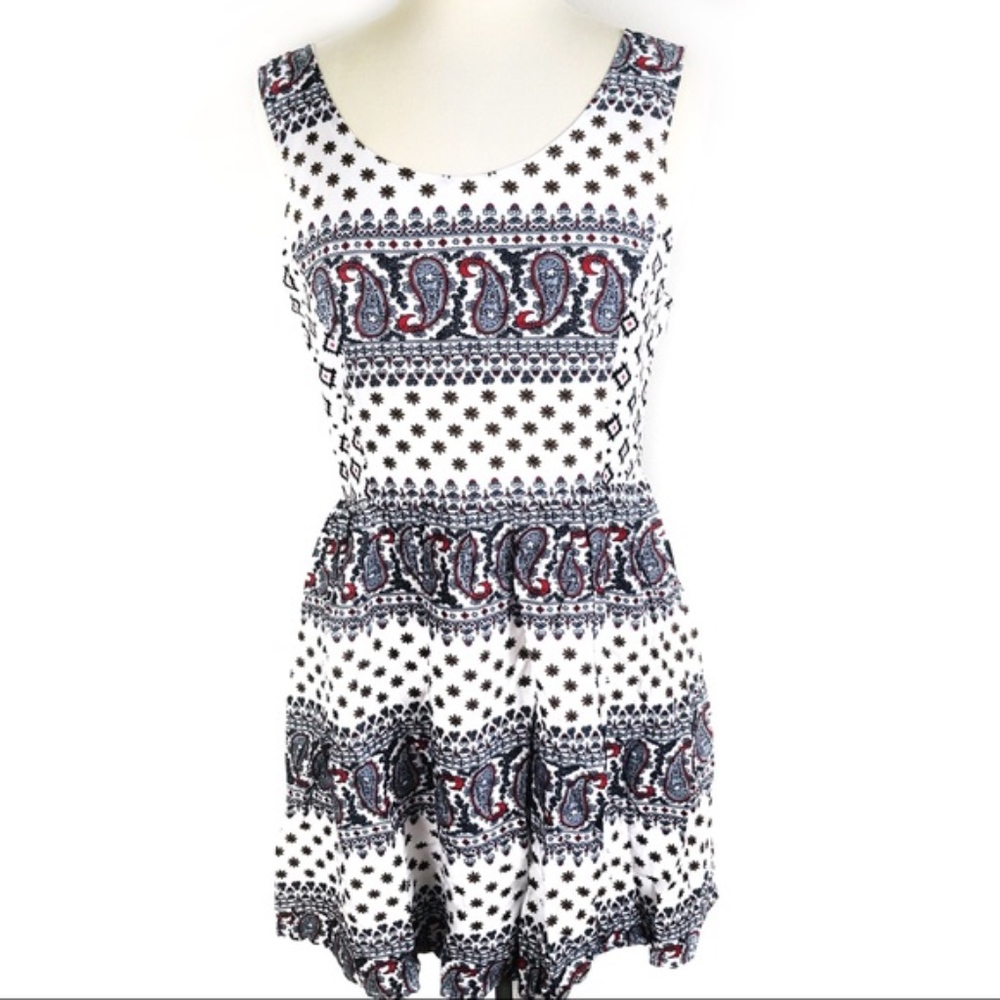 NWT Entro detailed patterned cross back dr…